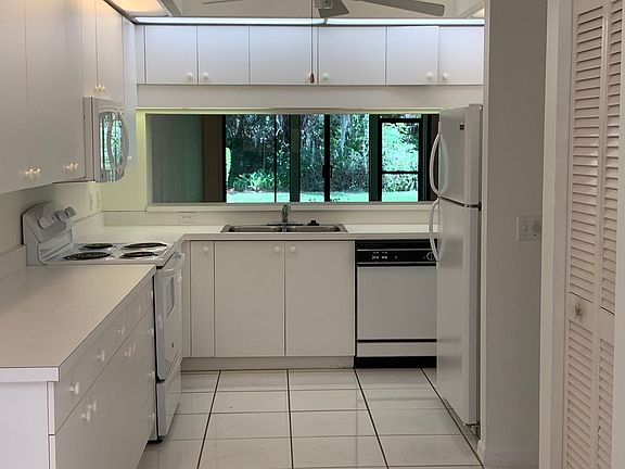 3rd image of 5609 Doral Dr