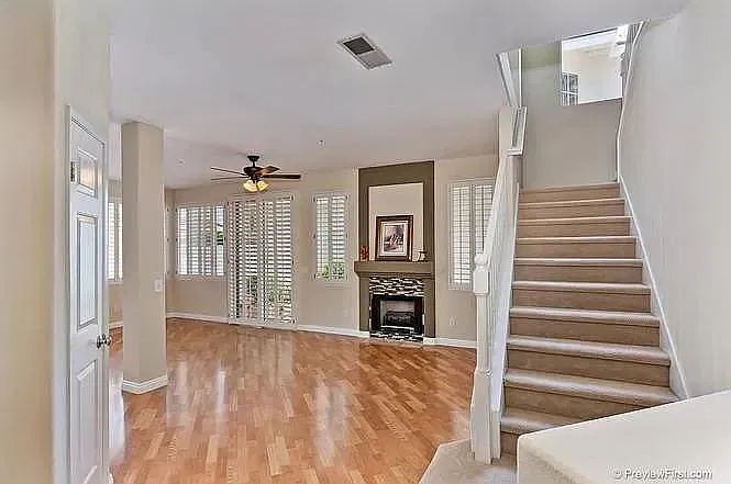 3 bed, 2.5 bath, 1445 sqft, $3,900 — Photo 2