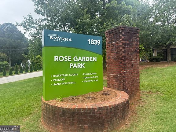 2nd image of 2566 Gordon Cir SE