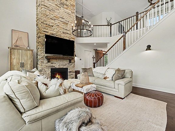 3rd image of 2213 Serene Lake Dr