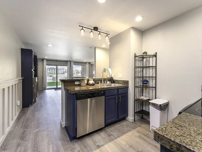 322 W Woodin Ave #612-1 — Photo 2