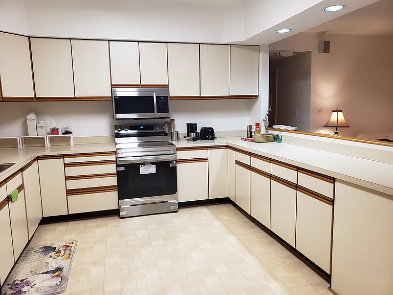 Fully equipped kitchen.