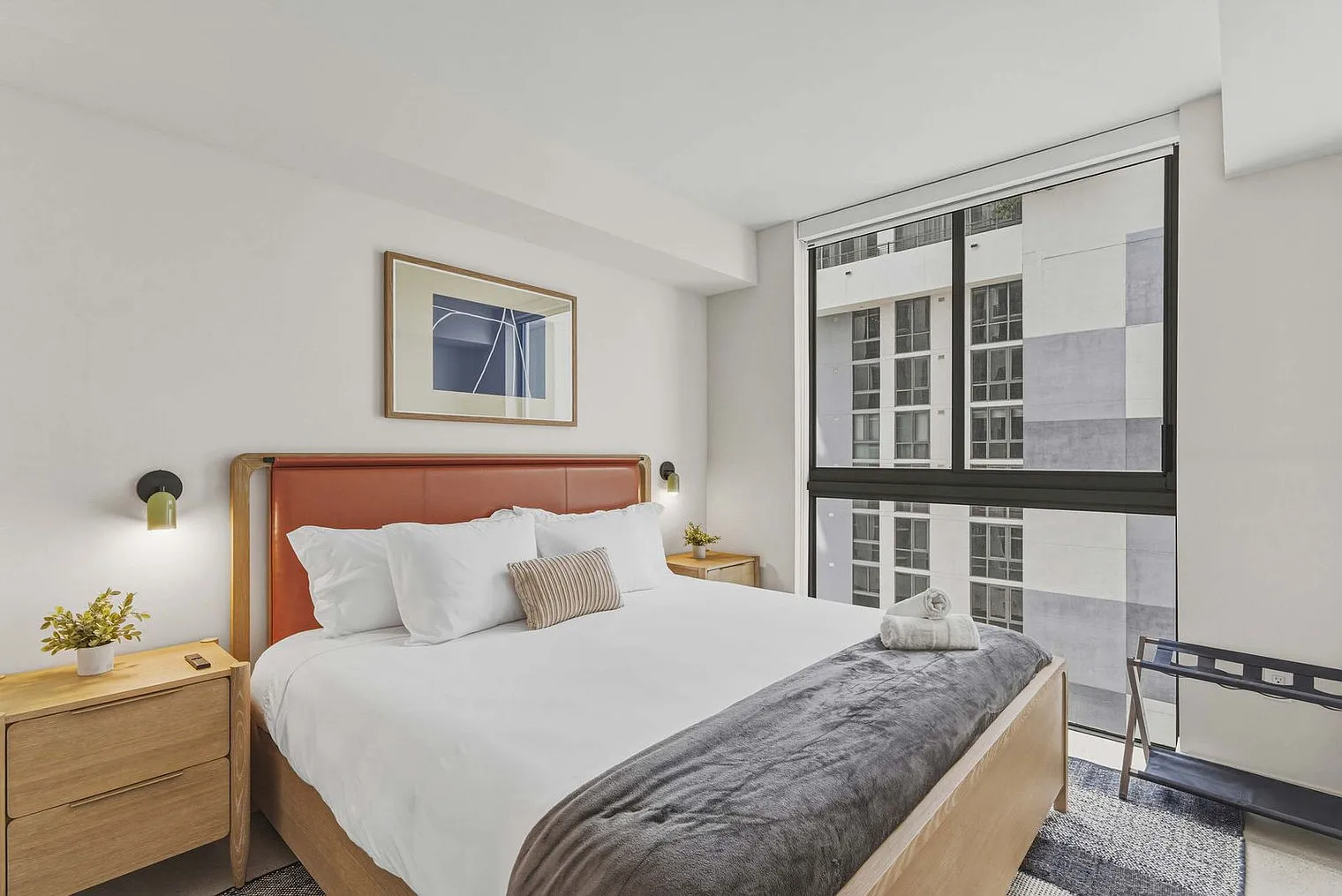 2 bed, 2.0 bath, 818 sqft, $3,582 — Photo 4
