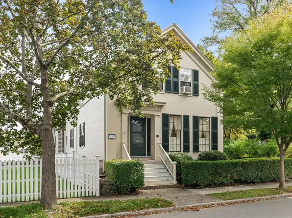 121 Green St, Fairhaven, MA 02719