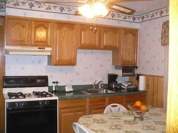 2nd image of 554 Linden Ave