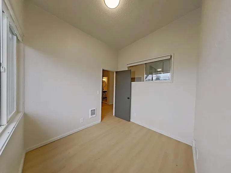 University Manor - Newly Renovated Units just a short walk from Campus! — Photo 53