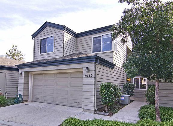 2nd image of 1539 Fairway Green Cir