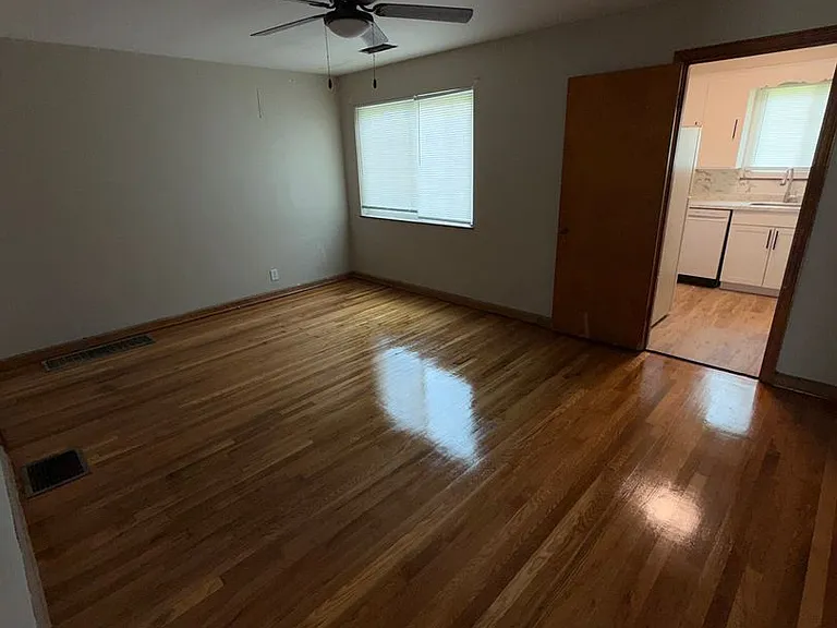 108 W Huron Ave — Photo 8