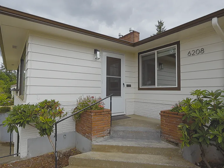 6208 SE Woodstock Blvd — Photo 1