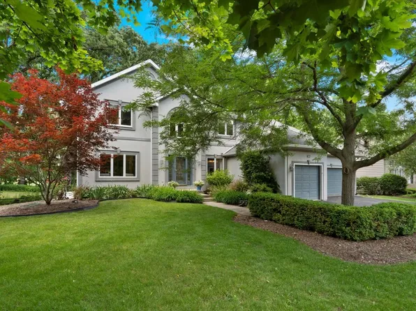 7488 Bittersweet Dr, Gurnee, IL 60031