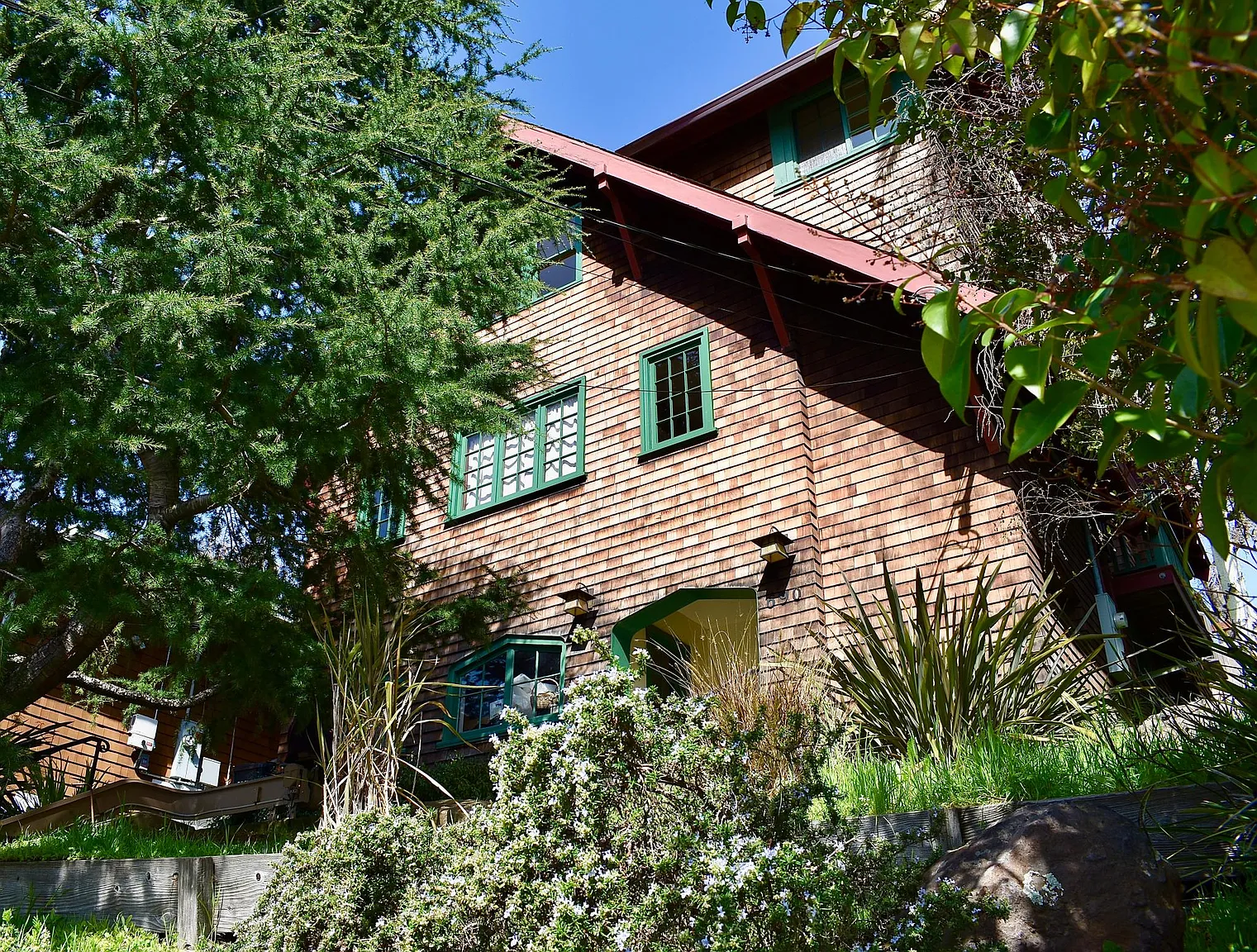 690 Santa Ray Ave photo 1