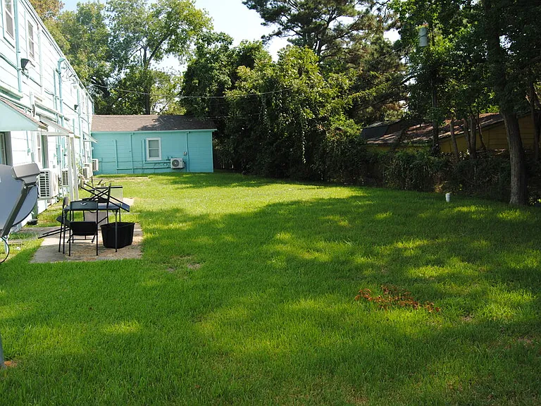 815 Shirley St #201 — Photo 2