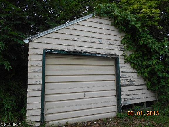 4th image of 1192 Roslyn Ave