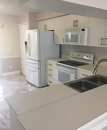 4th image of 3920 Leeward Passage Ct APT 103
