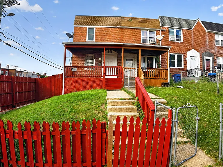 1901 Harman Ave — Photo 3