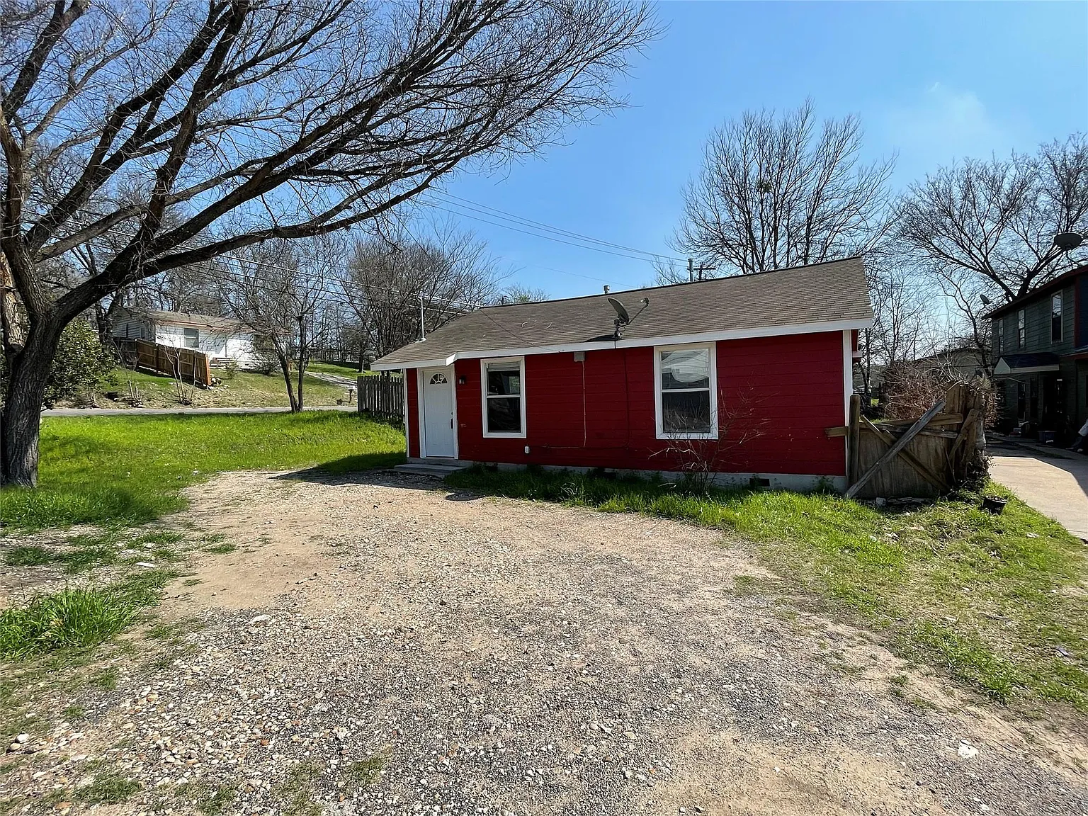 3 bed, 2.0 bath, 941 sqft, $1,895 — Photo 2