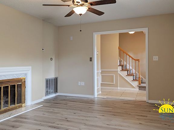 3rd image of 304 Briarwood Cir