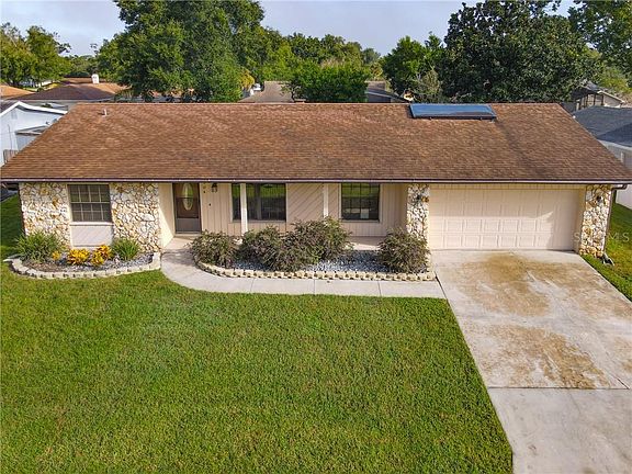 3rd image of 104 E Cumberland Cir