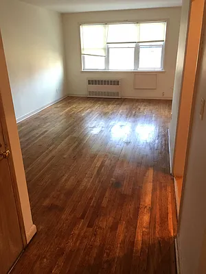 Rented by Metroline Realty | media 23