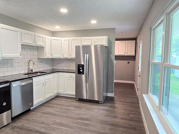 4th image of 1490 W Meadowbrook Dr