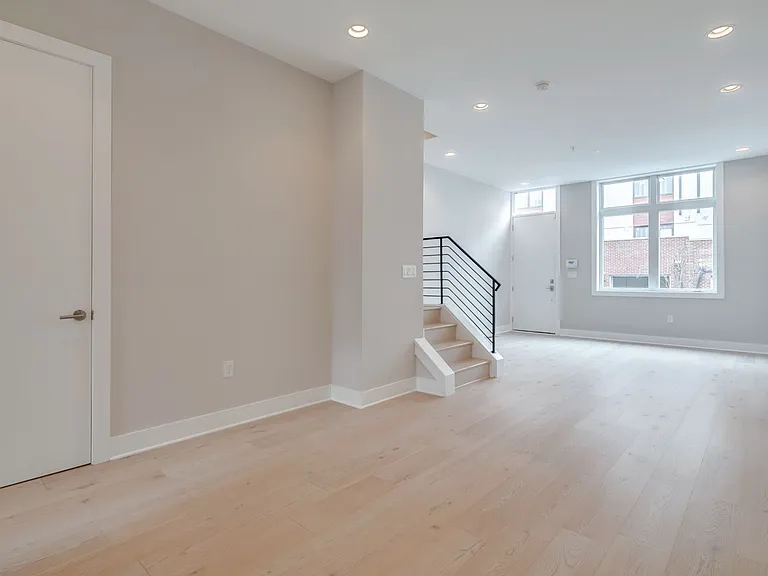 326 Fairmount Ave — Photo 11