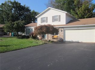 42 Bramblewood Ln W, Rochester, NY 14624