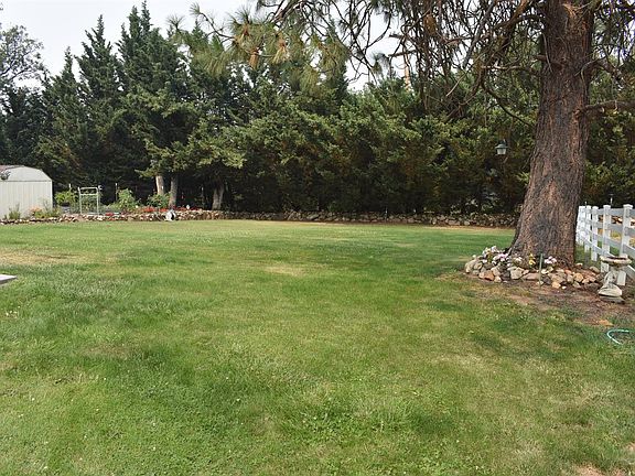 2nd image of 2946 Siskiyou Blvd