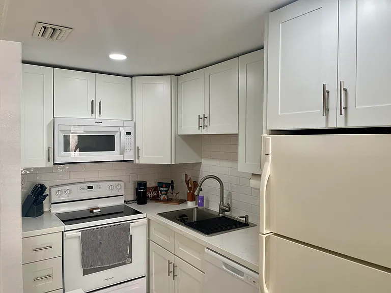 1100 Crystal Lake Dr #207 — Photo 11