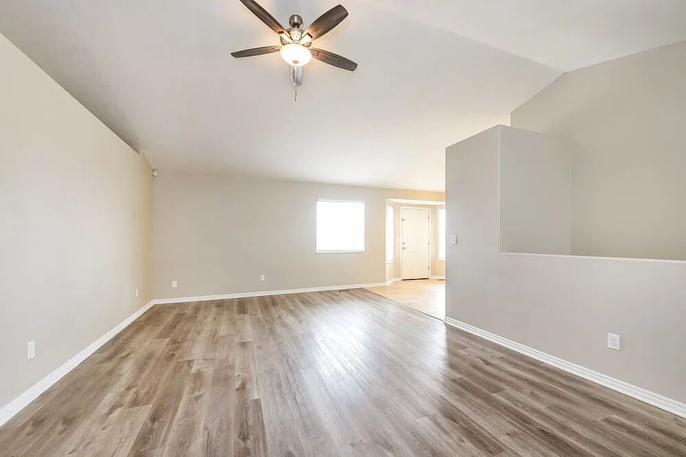 5 bed, 3.0 bath, 2604 sqft, $2,425 — Photo 4