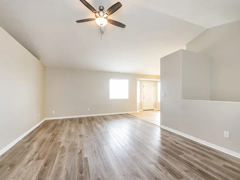 1116 N Mustang Ln — Photo 4