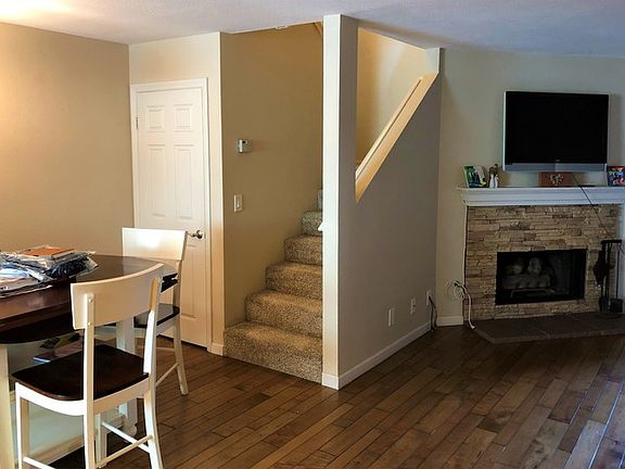 4th image of 1027 Tourmaline St Unit C