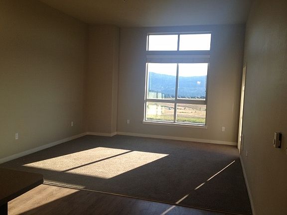 2nd image of 1050 10th Ave NE Unit 411