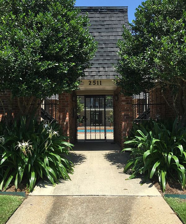 1st image of 2511 Metairie Lawn Dr Unit 11-1