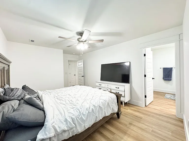 681 Kendra St — Photo 13