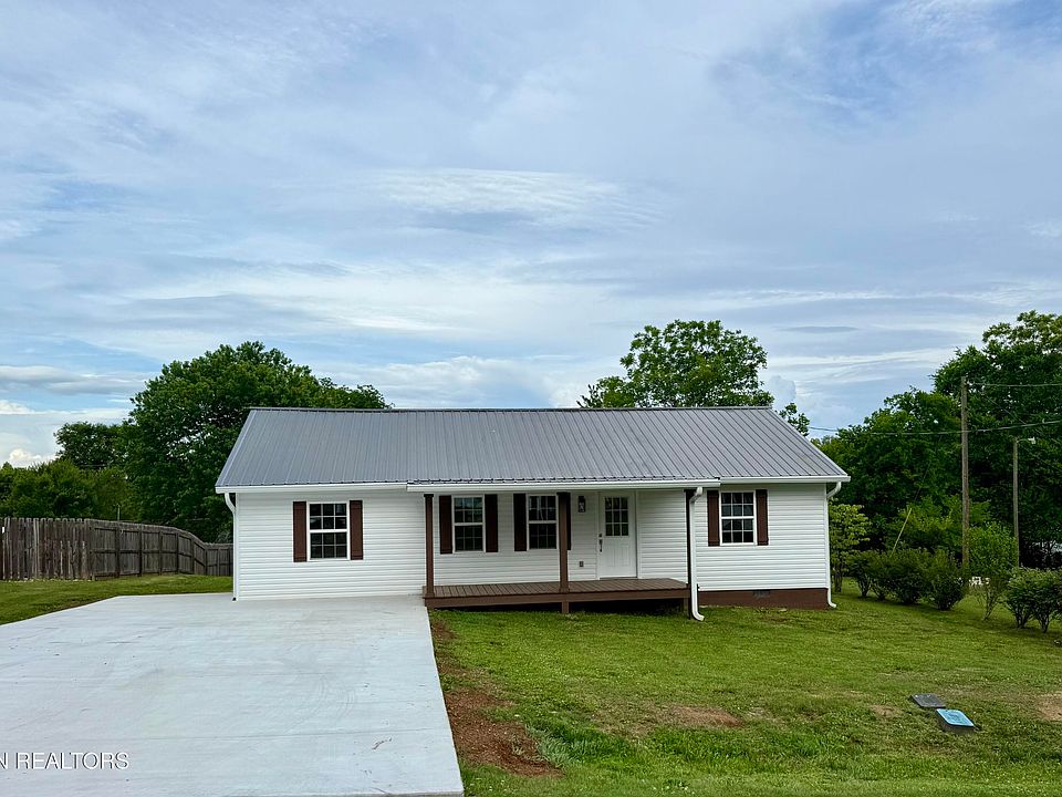 1st image of 404 Greenwood Cir