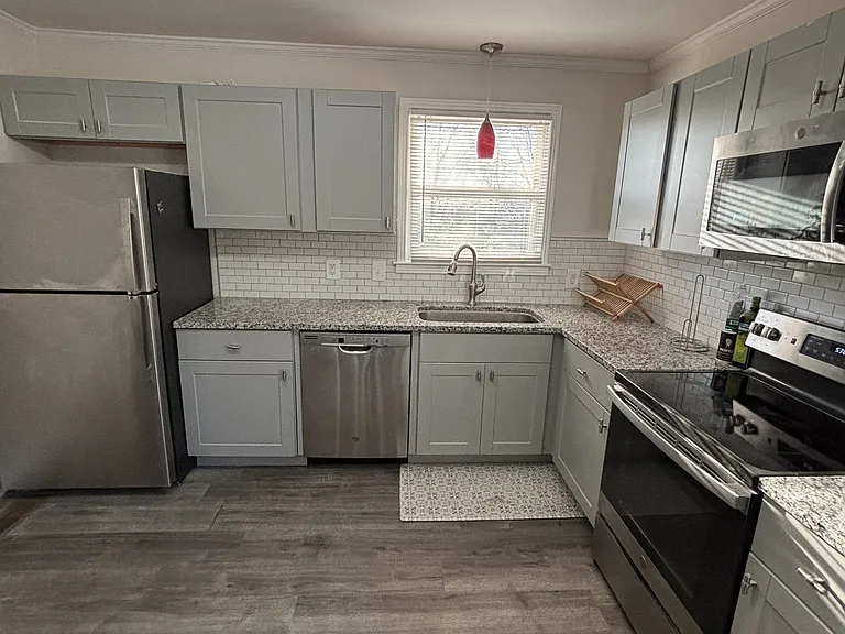2718 Oakwood Ave — Photo 3