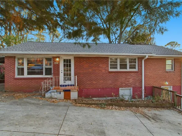 685 Melrose Dr, Forest Park, GA 30297