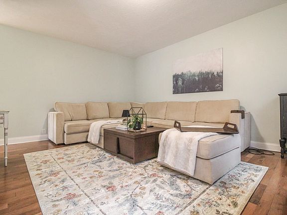 3rd image of 614 Wheatland Dr