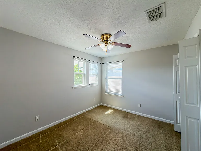 508 Howland Dr — Photo 15