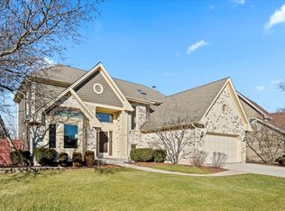 26W170 Macarthur Ave, Carol Stream, IL 60188