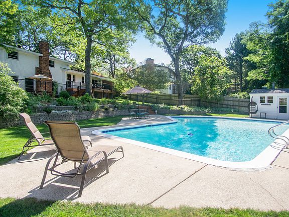 5th image of 2133 Easthill Dr