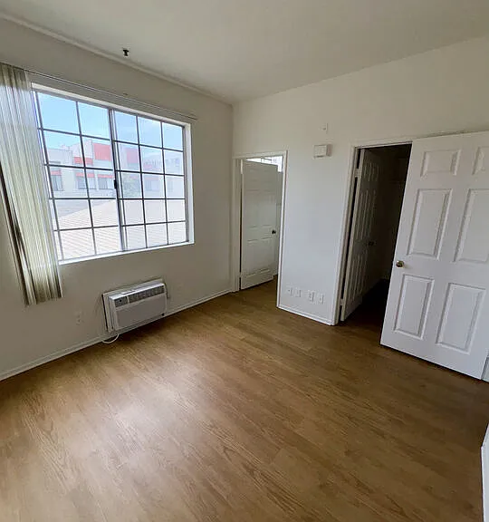 1221 Seward St #101 — Photo 7
