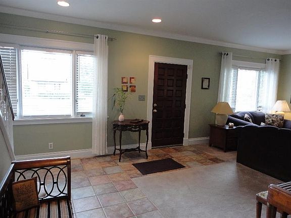 3rd image of 4107 Saint Martins Pl
