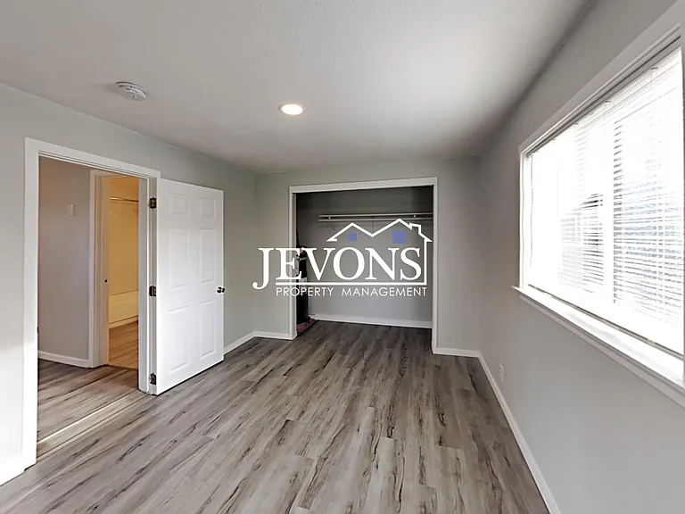 3303 S Ainsworth Ave #A — Photo 16