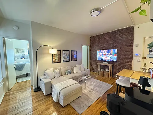 226 E 29th St #2E Photo 1