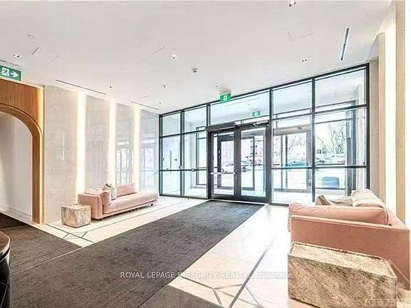 3rd image of 560 Rideau St #522