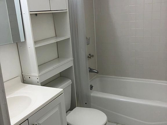 4th image of 219 Evergreen St