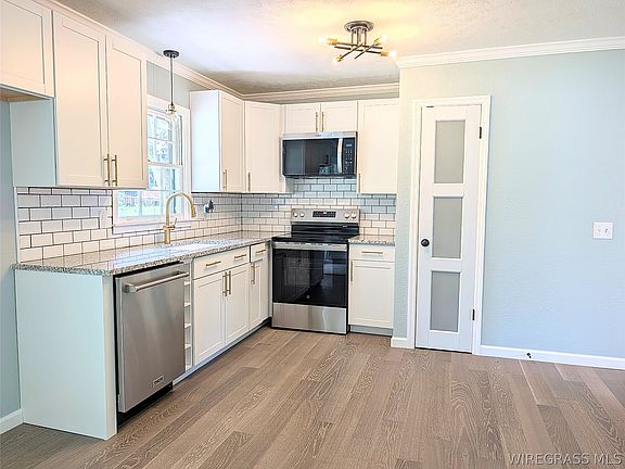 5th image of 228 Sharon Ln