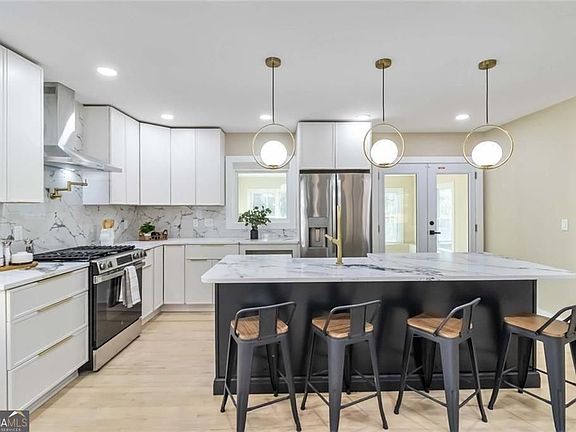 5th image of 2338 Greenglade Rd NE