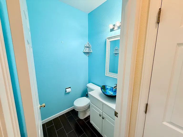 6047 S Walden Ct — Photo 3